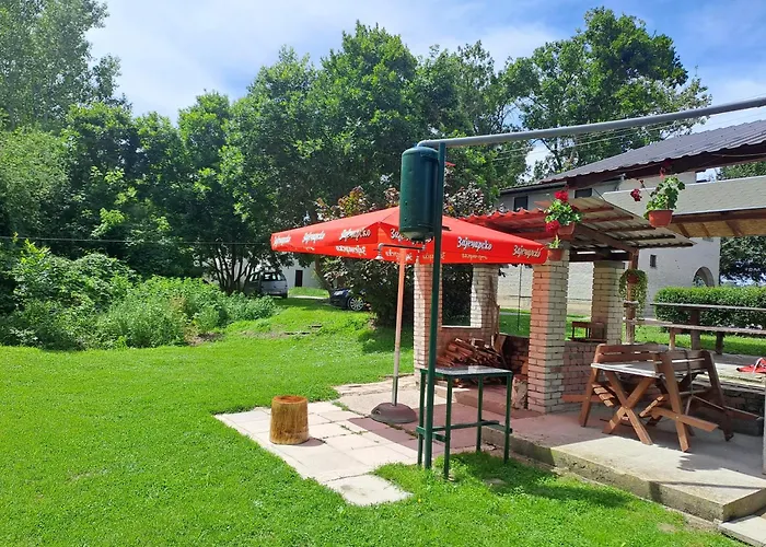 度假居 Vikendica Bagremov Hlad 阿帕丁