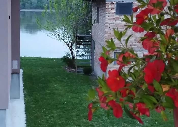 Vikendica Bagremov Hlad 度假居 *